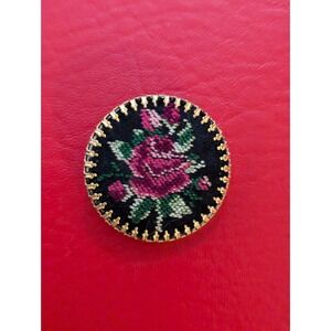 Vintage 1.25" round flower embroidered brooch pin